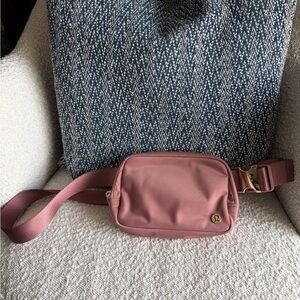 lululemon Everywhere Belt Bag 1L